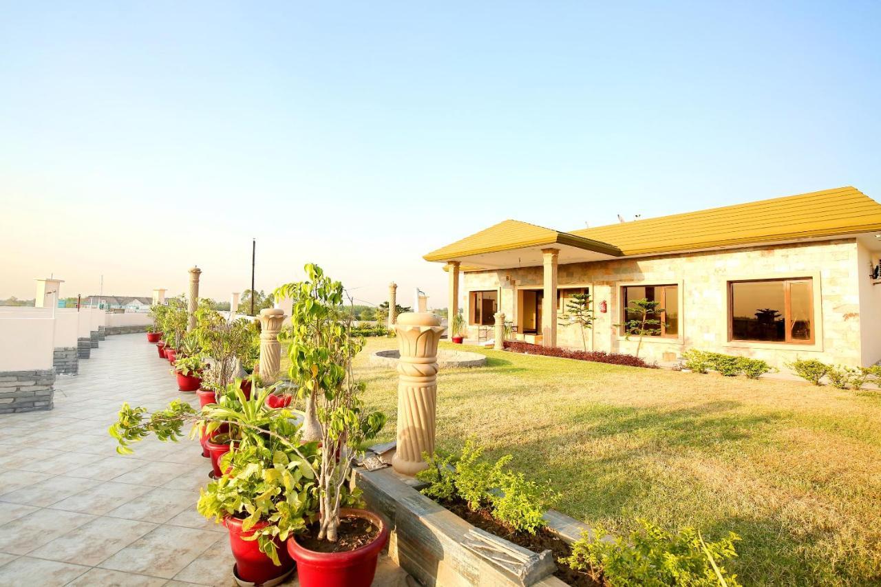 Oyo Flagship Armaan Resort Shāhpur Extérieur photo