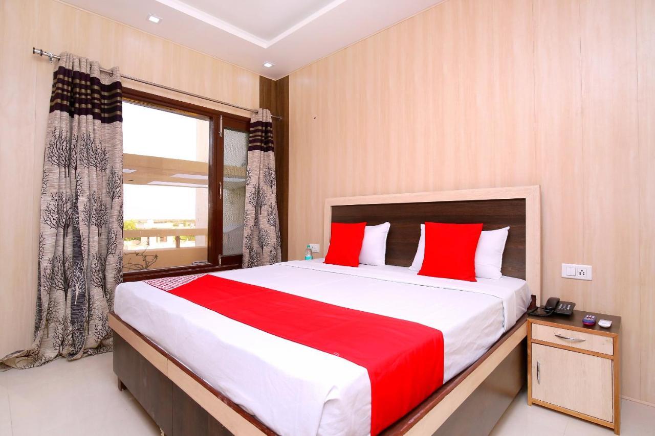 Oyo Flagship Armaan Resort Shāhpur Extérieur photo