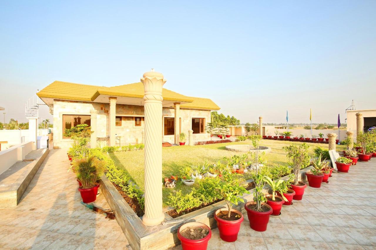 Oyo Flagship Armaan Resort Shāhpur Extérieur photo