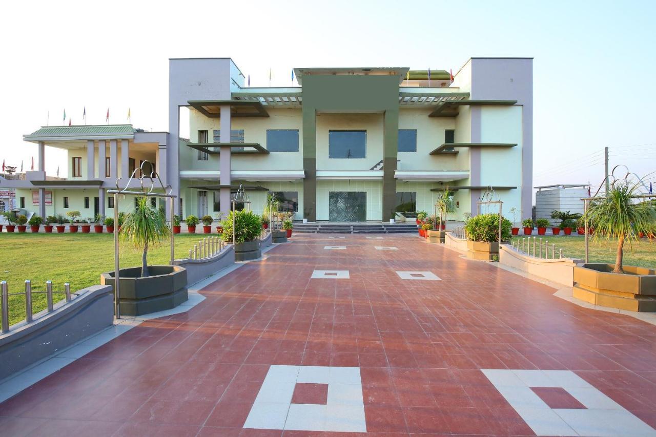 Oyo Flagship Armaan Resort Shāhpur Extérieur photo